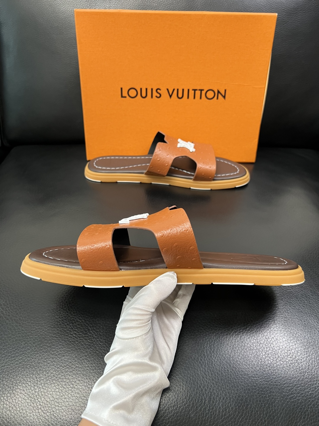 Lv 高品质 顶级工艺品 路易威登，拖鞋 专柜同步原厂配置，鞋面意大利进口，高品质拼接缤纷色彩复杂工艺品