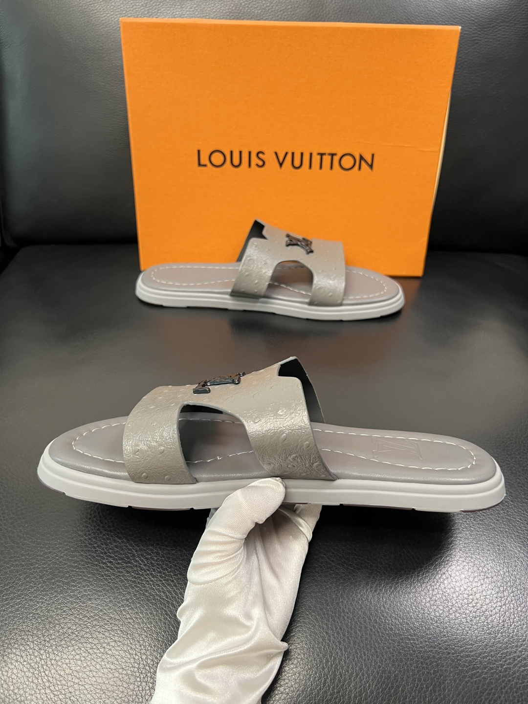 Lv 高品质 顶级工艺品 路易威登，拖鞋 专柜同步原厂配置，鞋面意大利进口，高品质拼接缤纷色彩复杂工艺品