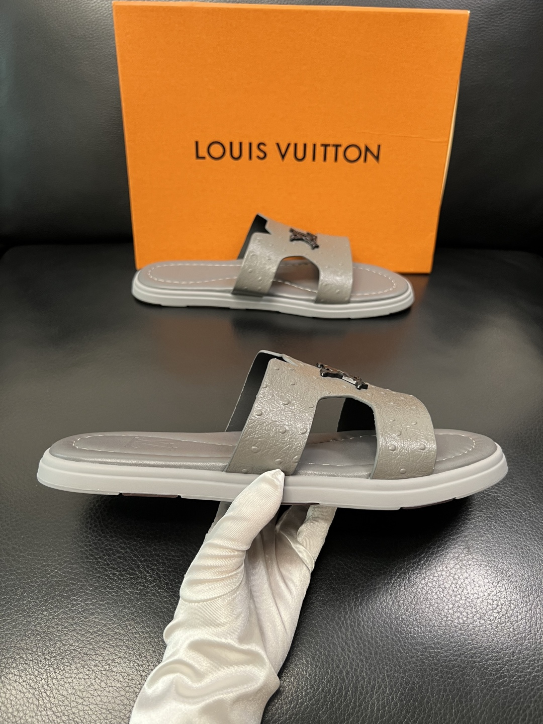 Lv 高品质 顶级工艺品 路易威登，拖鞋 专柜同步原厂配置，鞋面意大利进口，高品质拼接缤纷色彩复杂工艺品