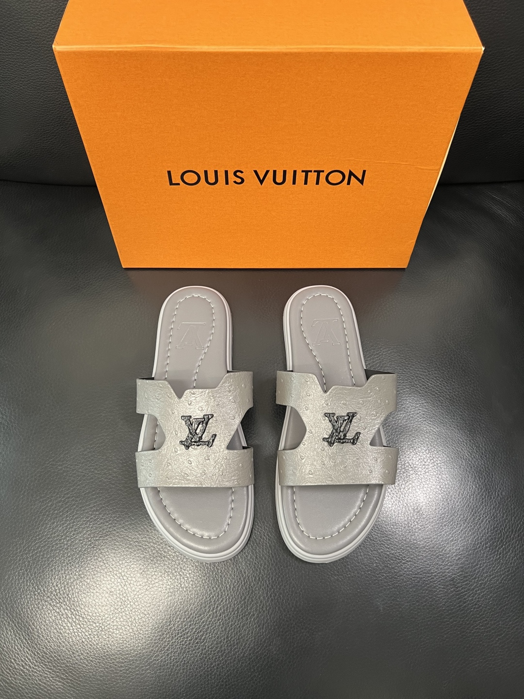 Lv 高品质 顶级工艺品 路易威登，拖鞋 专柜同步原厂配置，鞋面意大利进口，高品质拼接缤纷色彩复杂工艺品