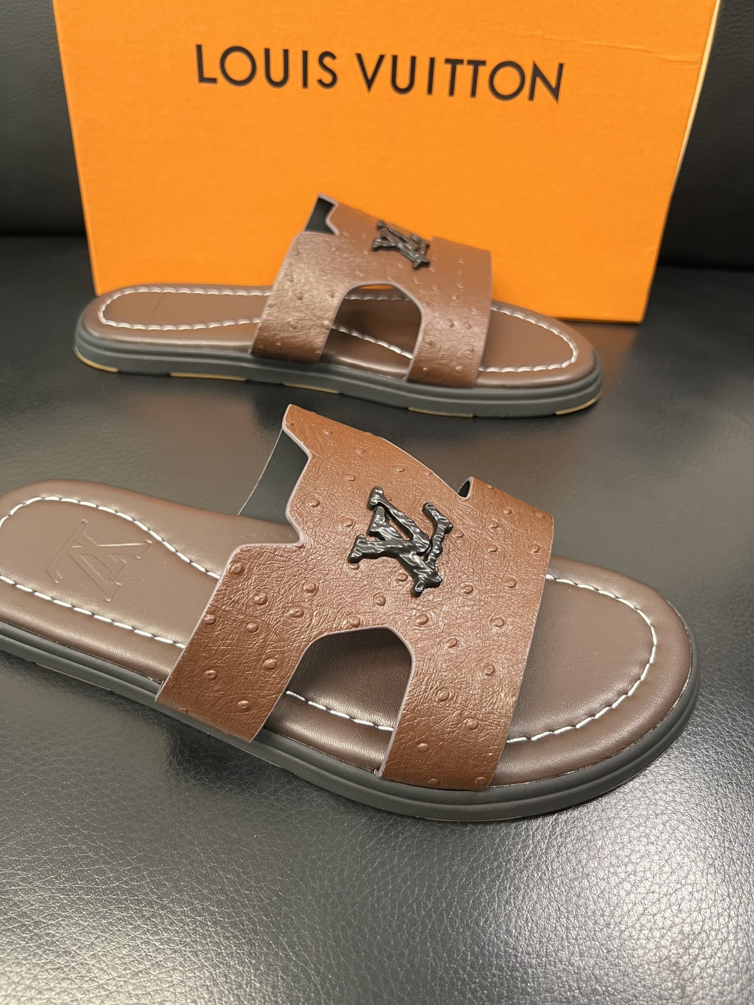 Lv 高品质 顶级工艺品 路易威登，拖鞋 专柜同步原厂配置，鞋面意大利进口，高品质拼接缤纷色彩复杂工艺品