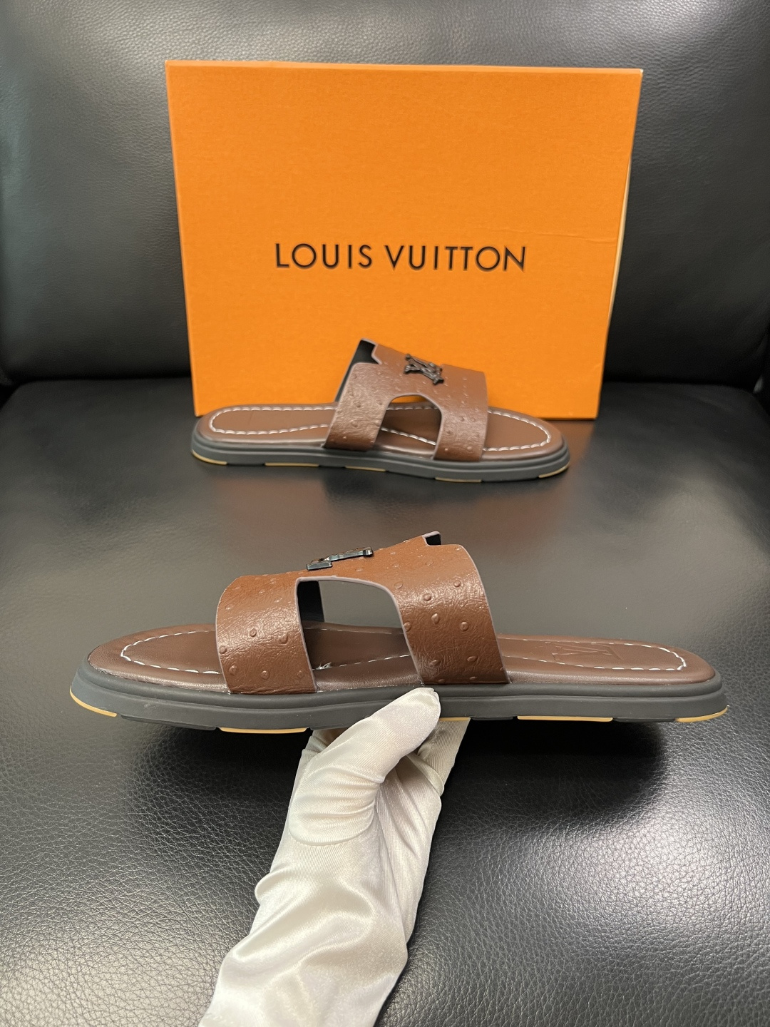 Lv 高品质 顶级工艺品 路易威登，拖鞋 专柜同步原厂配置，鞋面意大利进口，高品质拼接缤纷色彩复杂工艺品