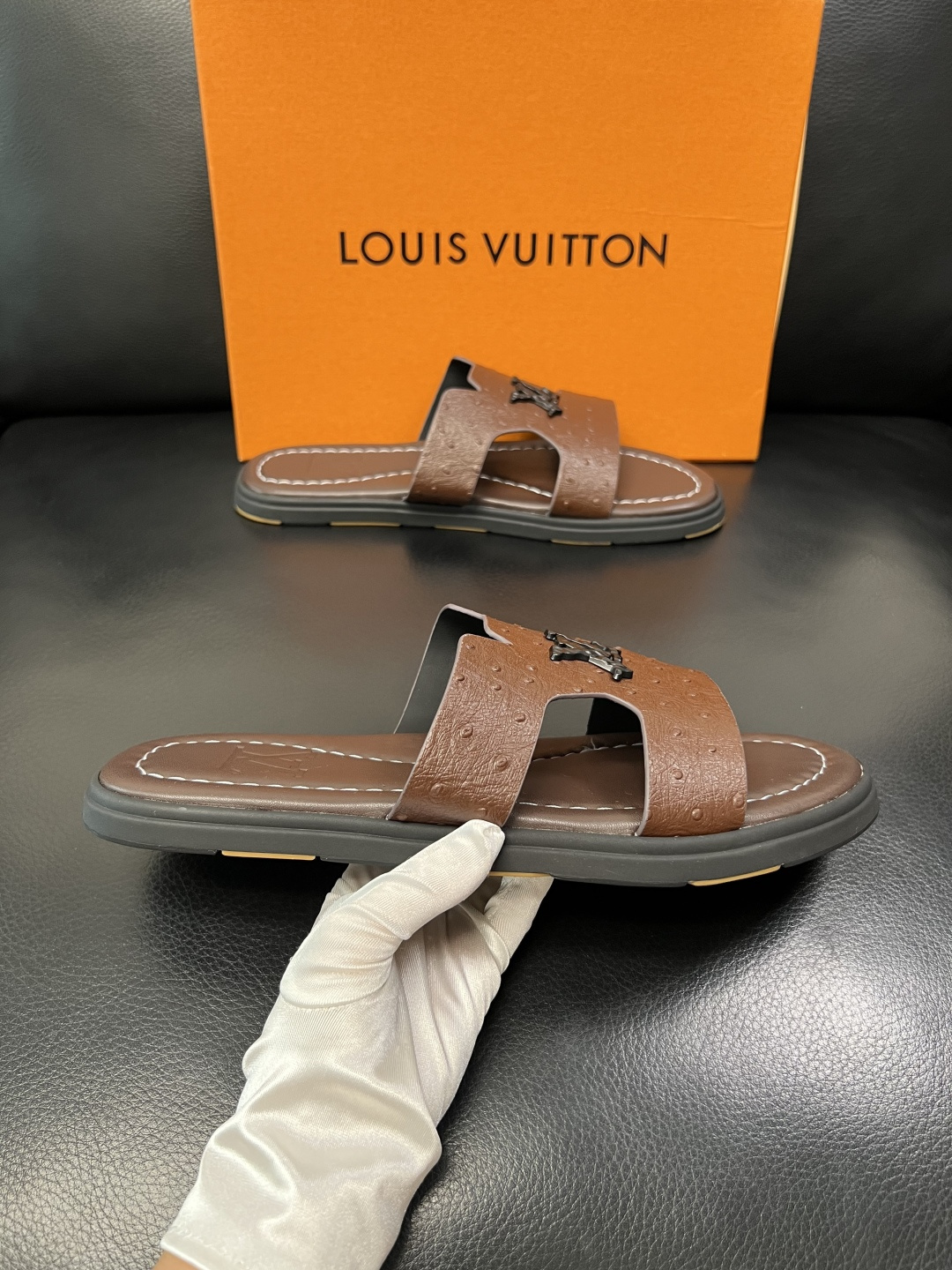 Lv 高品质 顶级工艺品 路易威登，拖鞋 专柜同步原厂配置，鞋面意大利进口，高品质拼接缤纷色彩复杂工艺品