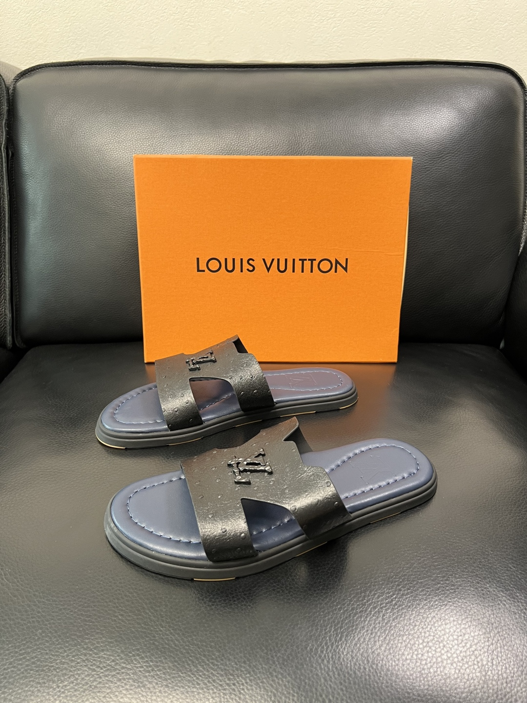 Lv 高品质 顶级工艺品 路易威登，拖鞋 专柜同步原厂配置，鞋面意大利进口，高品质拼接缤纷色彩复杂工艺品