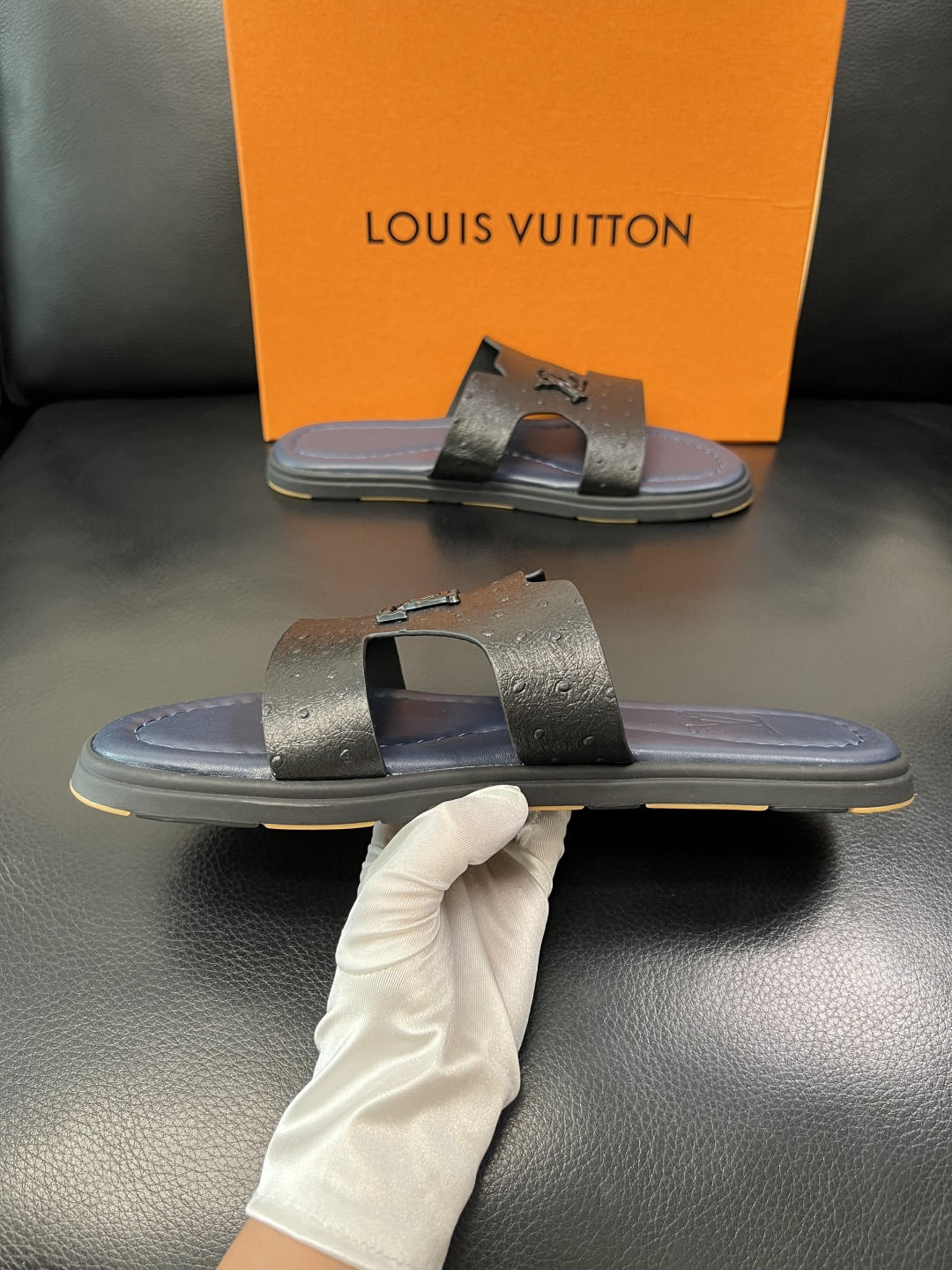 Lv 高品质 顶级工艺品 路易威登，拖鞋 专柜同步原厂配置，鞋面意大利进口，高品质拼接缤纷色彩复杂工艺品