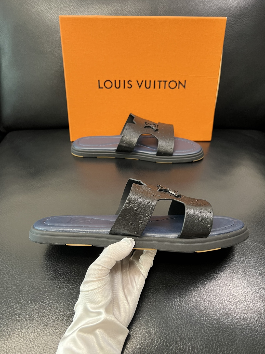 Lv 高品质 顶级工艺品 路易威登，拖鞋 专柜同步原厂配置，鞋面意大利进口，高品质拼接缤纷色彩复杂工艺品