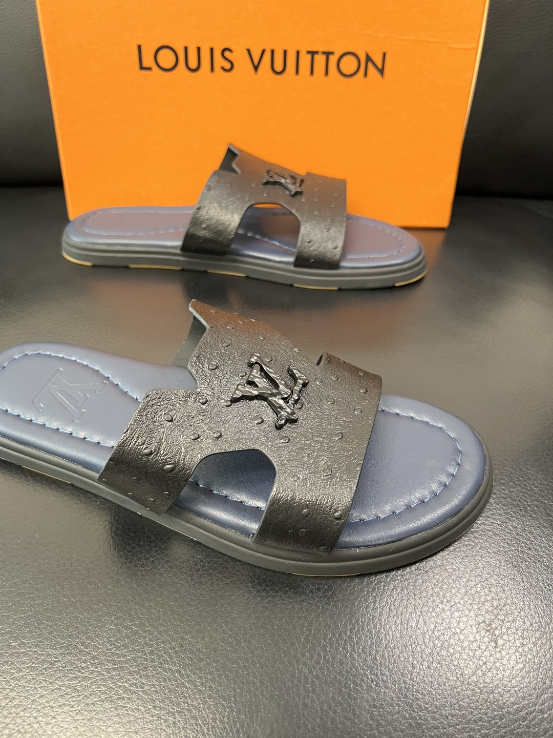 Lv 高品质 顶级工艺品 路易威登，拖鞋 专柜同步原厂配置，鞋面意大利进口，高品质拼接缤纷色彩复杂工艺品
