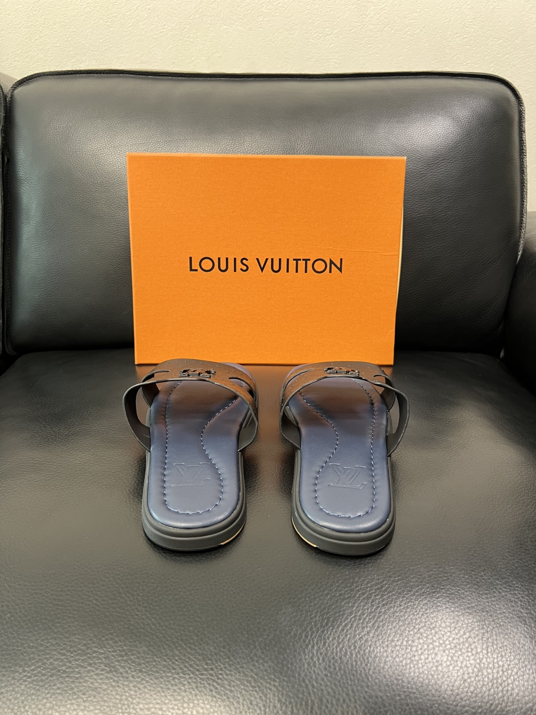 Lv 高品质 顶级工艺品 路易威登，拖鞋 专柜同步原厂配置，鞋面意大利进口，高品质拼接缤纷色彩复杂工艺品