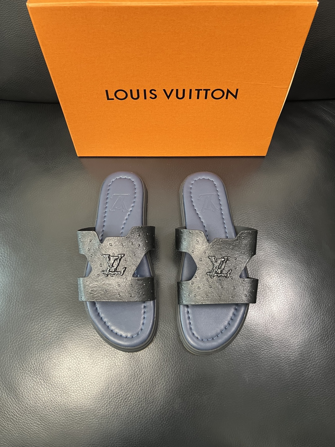 Lv 高品质 顶级工艺品 路易威登，拖鞋 专柜同步原厂配置，鞋面意大利进口，高品质拼接缤纷色彩复杂工艺品