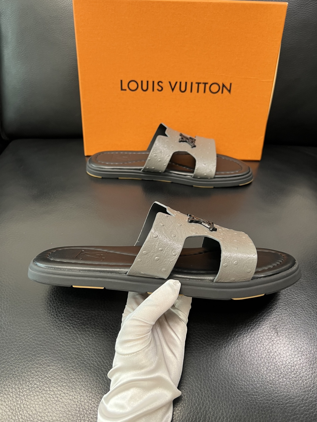 Lv 高品质 顶级工艺品 路易威登，拖鞋 专柜同步原厂配置，鞋面意大利进口，高品质拼接缤纷色彩复杂工艺品