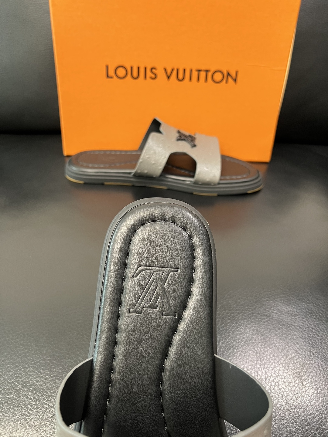 Lv 高品质 顶级工艺品 路易威登，拖鞋 专柜同步原厂配置，鞋面意大利进口，高品质拼接缤纷色彩复杂工艺品