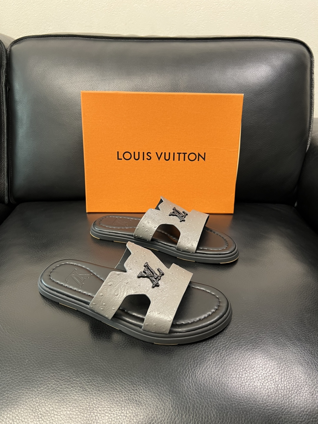 Lv 高品质 顶级工艺品 路易威登，拖鞋 专柜同步原厂配置，鞋面意大利进口，高品质拼接缤纷色彩复杂工艺品