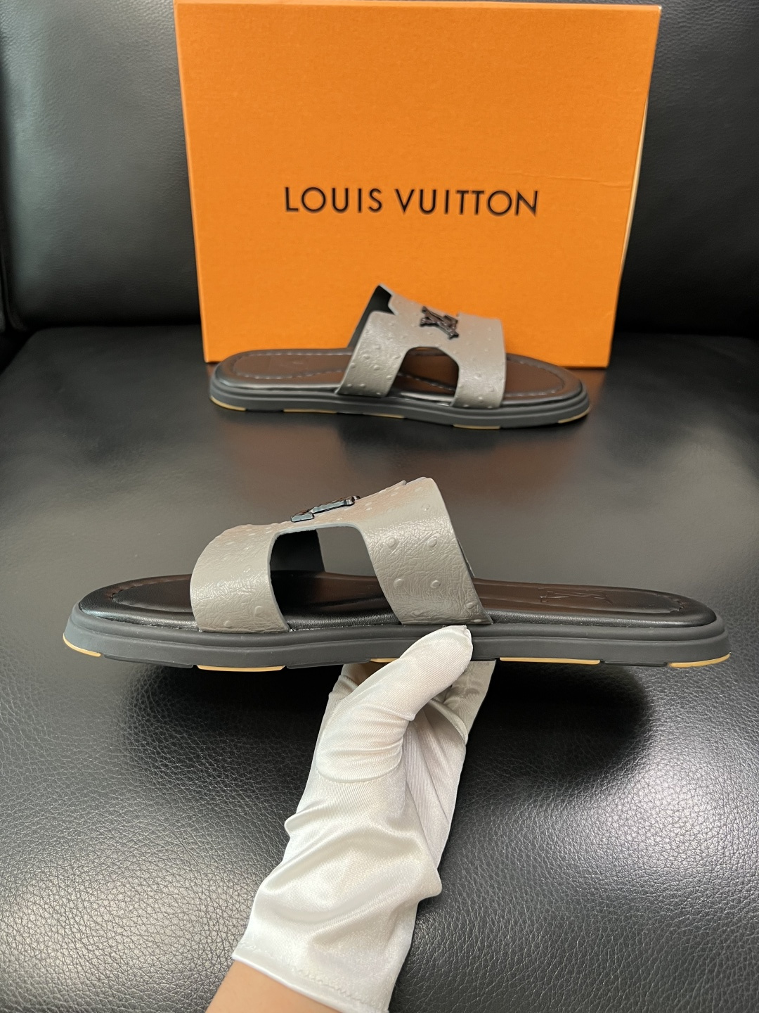 Lv 高品质 顶级工艺品 路易威登，拖鞋 专柜同步原厂配置，鞋面意大利进口，高品质拼接缤纷色彩复杂工艺品