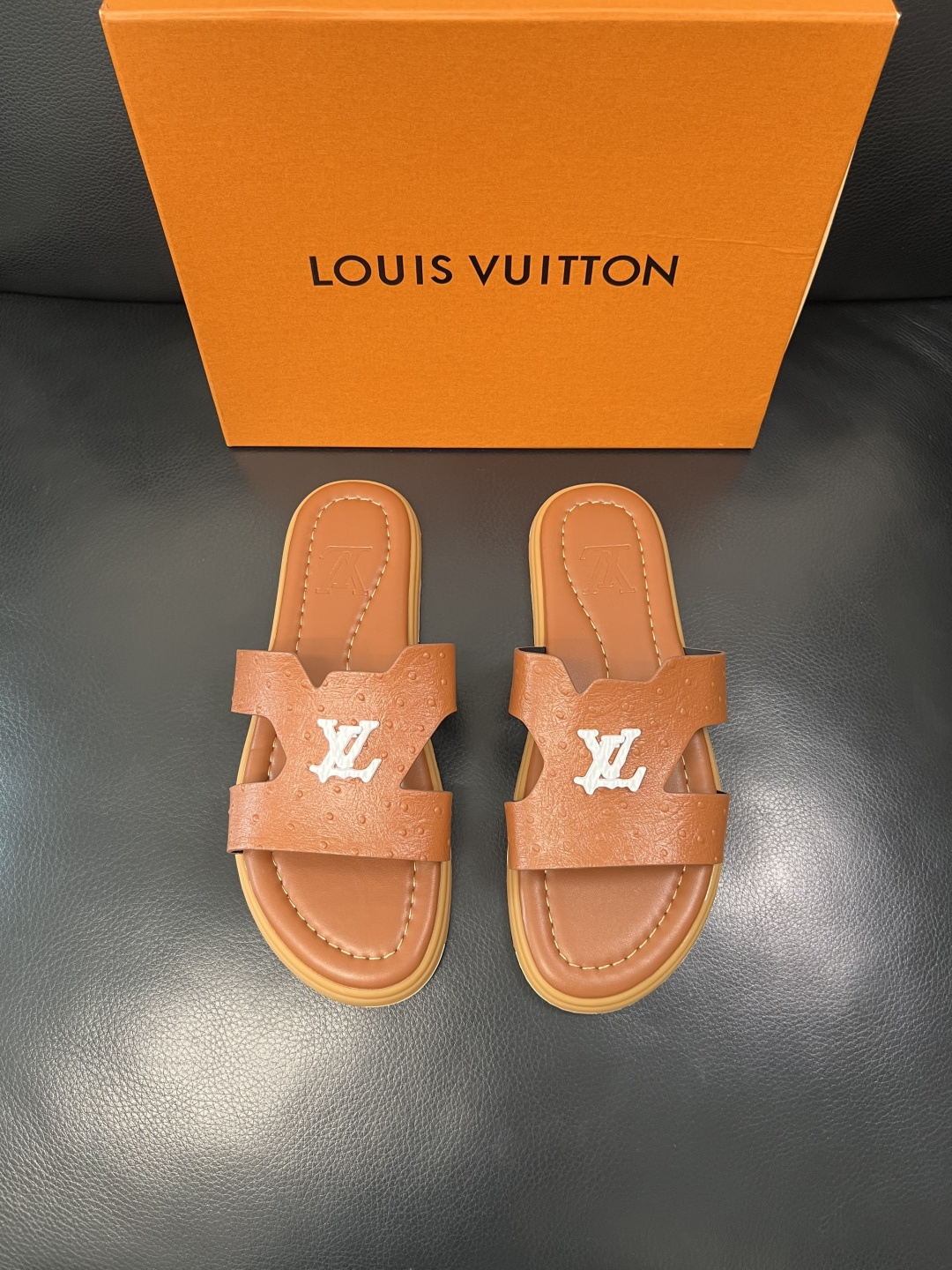 Lv 高品质 顶级工艺品 路易威登，拖鞋 专柜同步原厂配置，鞋面意大利进口，高品质拼接缤纷色彩复杂工艺品