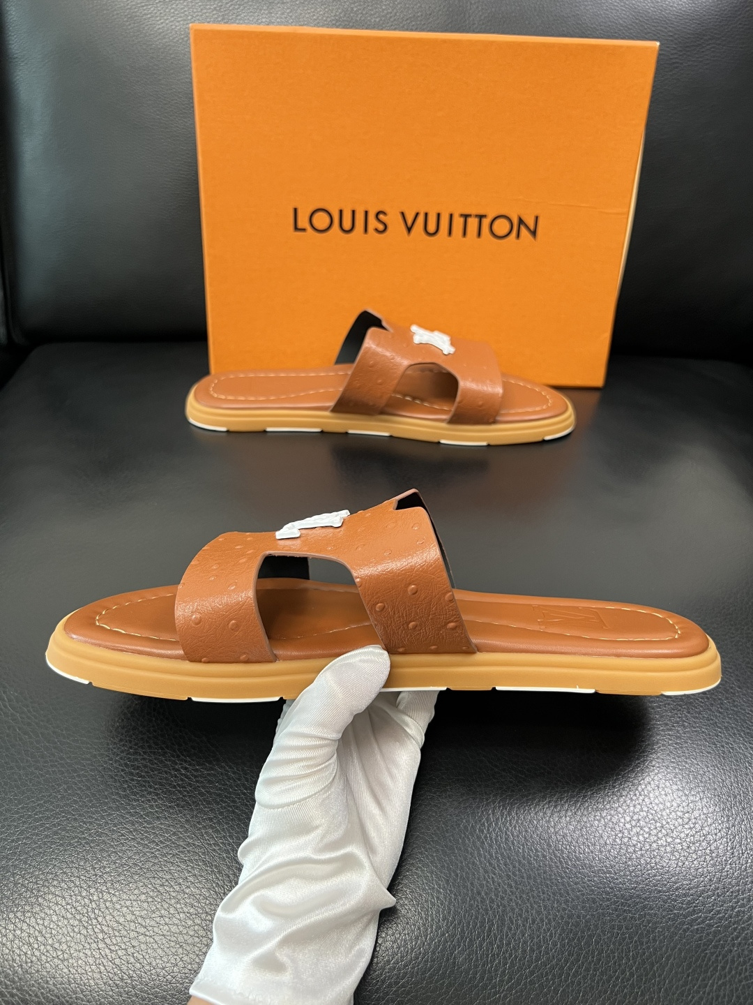 Lv 高品质 顶级工艺品 路易威登，拖鞋 专柜同步原厂配置，鞋面意大利进口，高品质拼接缤纷色彩复杂工艺品