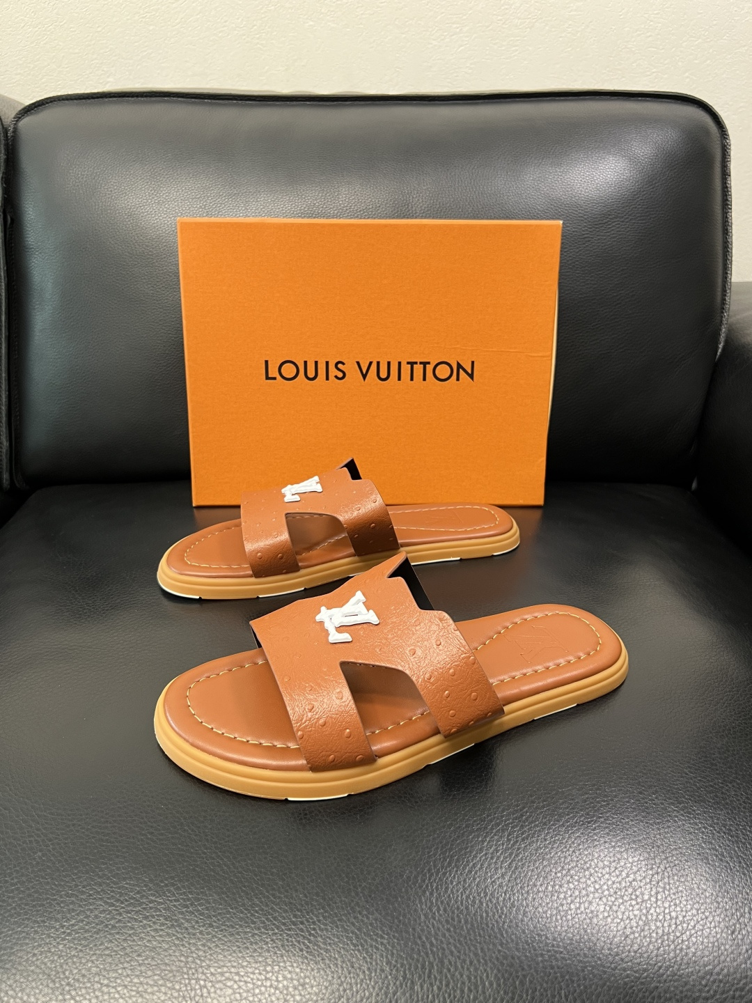 Lv 高品质 顶级工艺品 路易威登，拖鞋 专柜同步原厂配置，鞋面意大利进口，高品质拼接缤纷色彩复杂工艺品