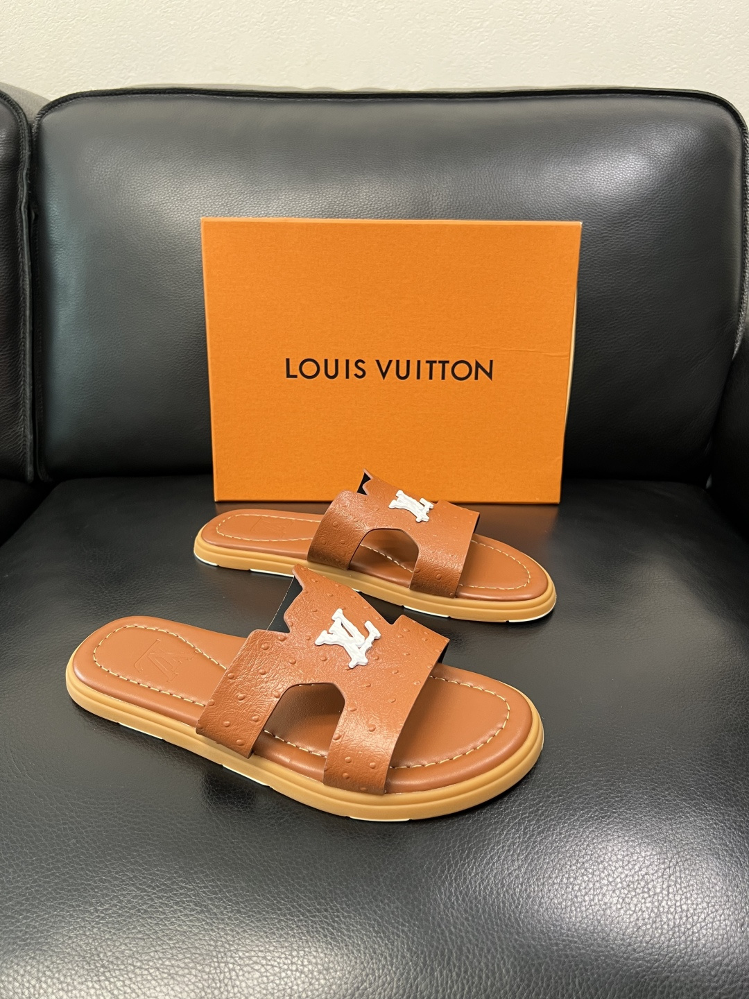 Lv 高品质 顶级工艺品 路易威登，拖鞋 专柜同步原厂配置，鞋面意大利进口，高品质拼接缤纷色彩复杂工艺品