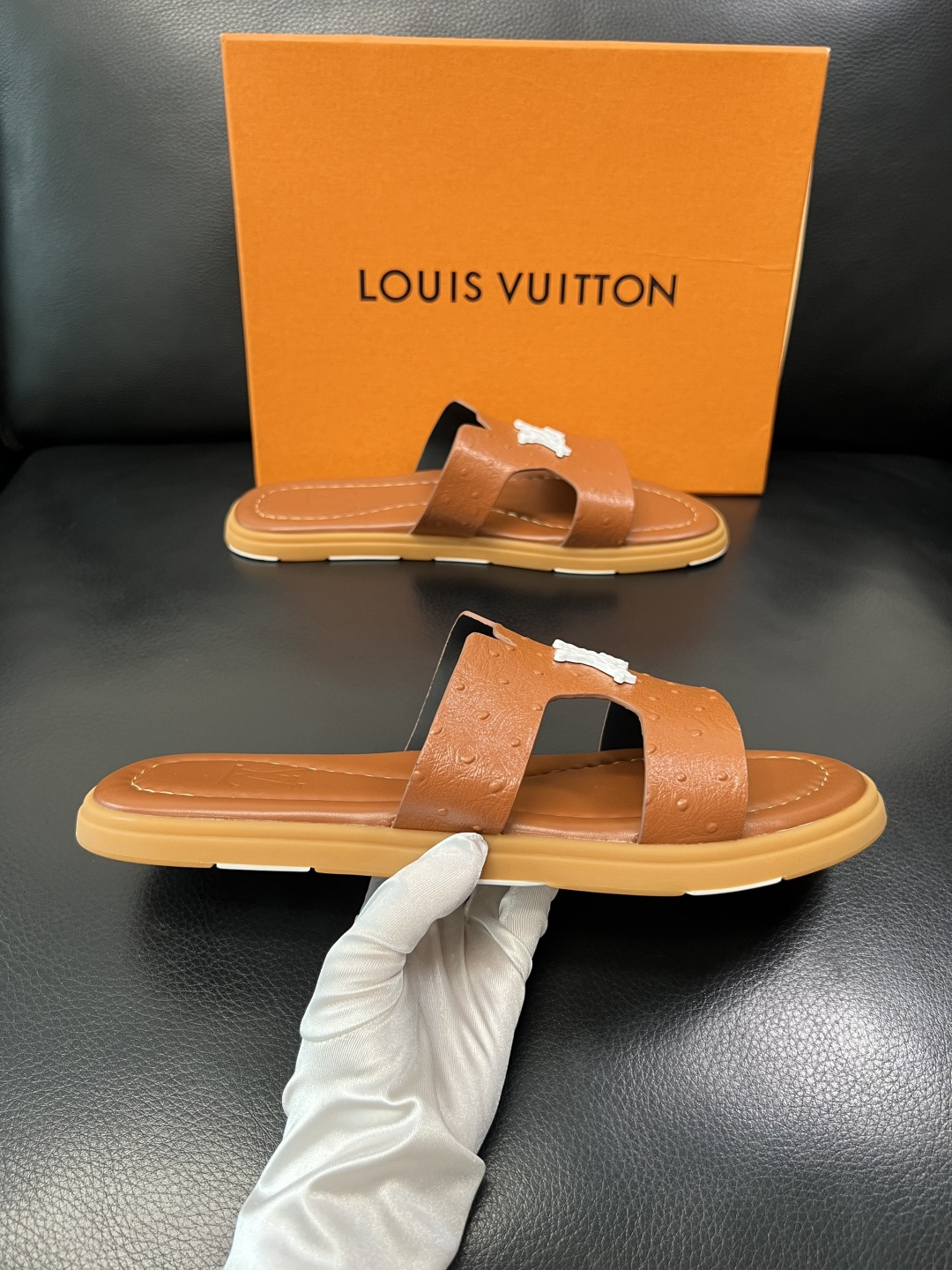 Lv 高品质 顶级工艺品 路易威登，拖鞋 专柜同步原厂配置，鞋面意大利进口，高品质拼接缤纷色彩复杂工艺品