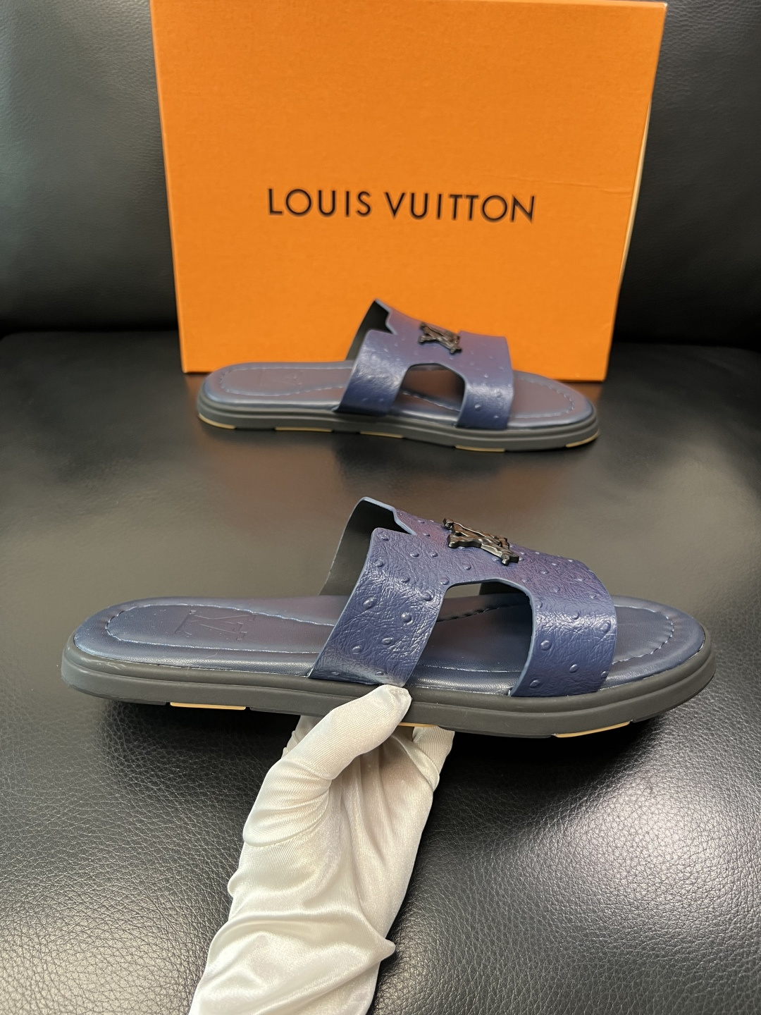 Lv 高品质 顶级工艺品 路易威登，拖鞋 专柜同步原厂配置，鞋面意大利进口，高品质拼接缤纷色彩复杂工艺品