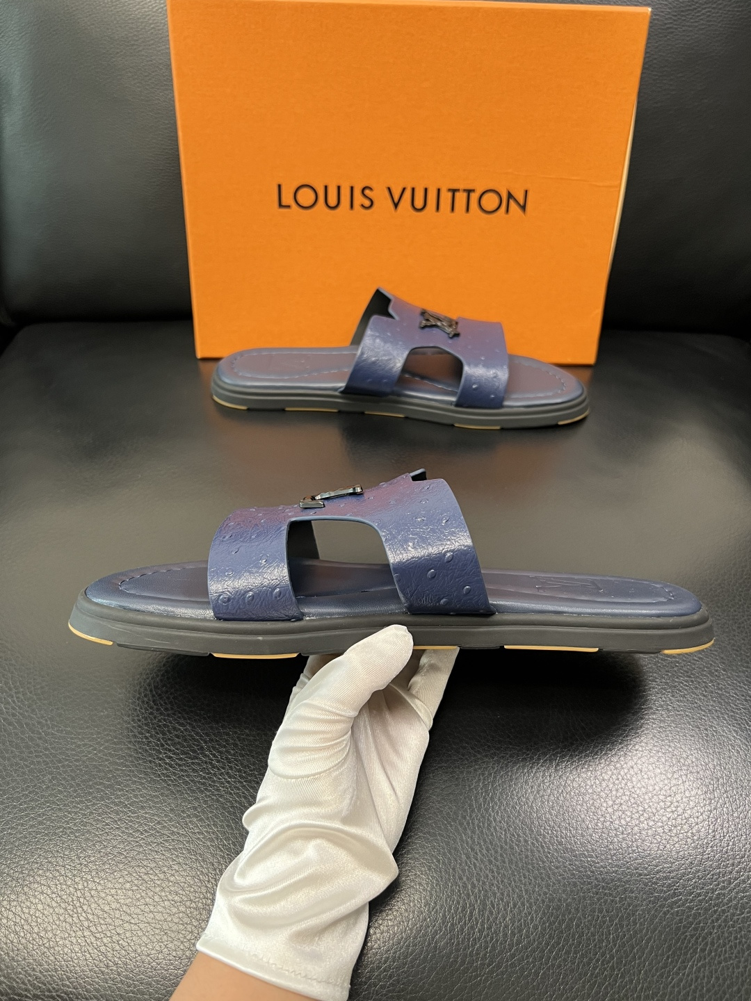 Lv 高品质 顶级工艺品 路易威登，拖鞋 专柜同步原厂配置，鞋面意大利进口，高品质拼接缤纷色彩复杂工艺品