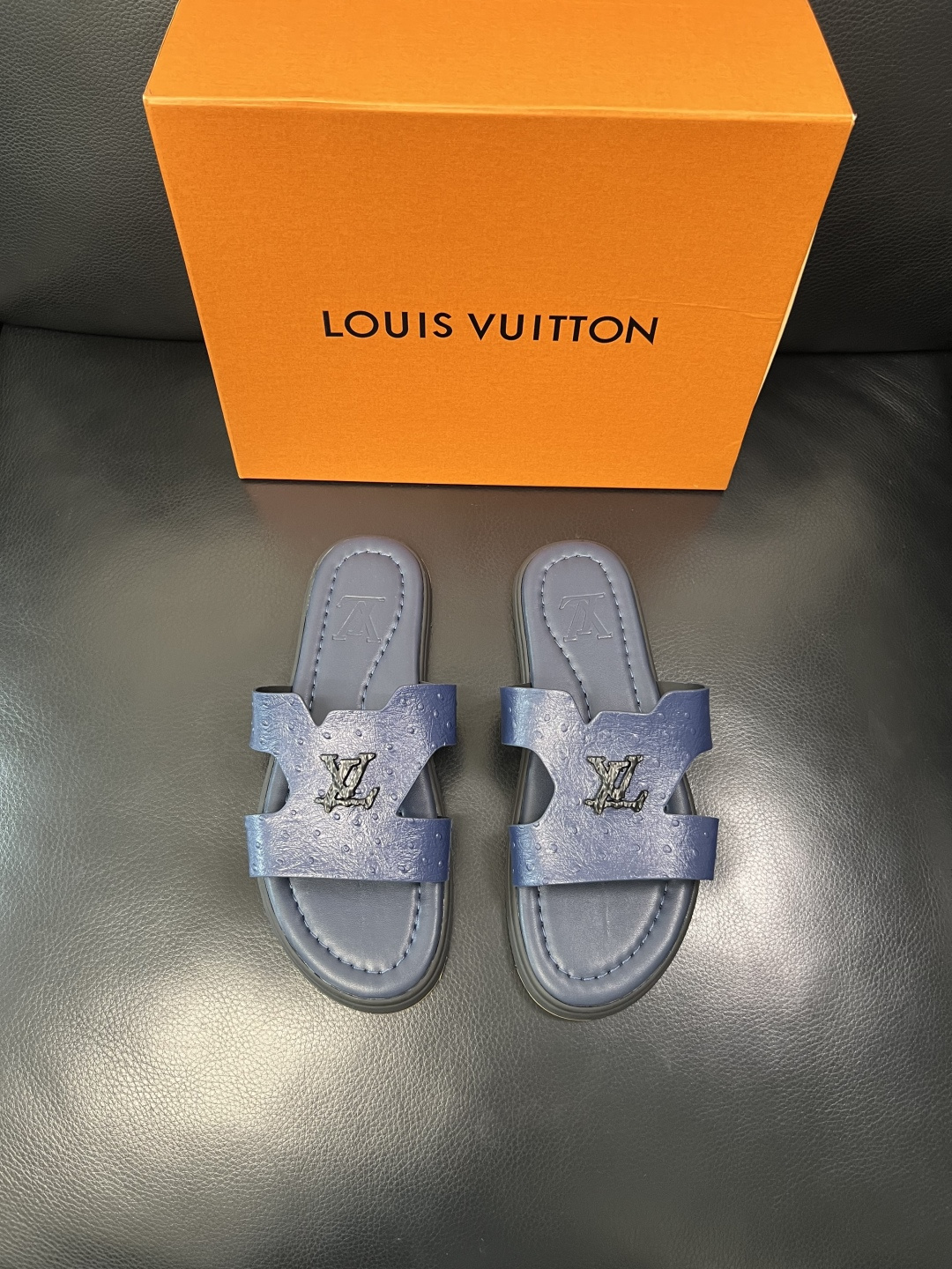 Lv 高品质 顶级工艺品 路易威登，拖鞋 专柜同步原厂配置，鞋面意大利进口，高品质拼接缤纷色彩复杂工艺品