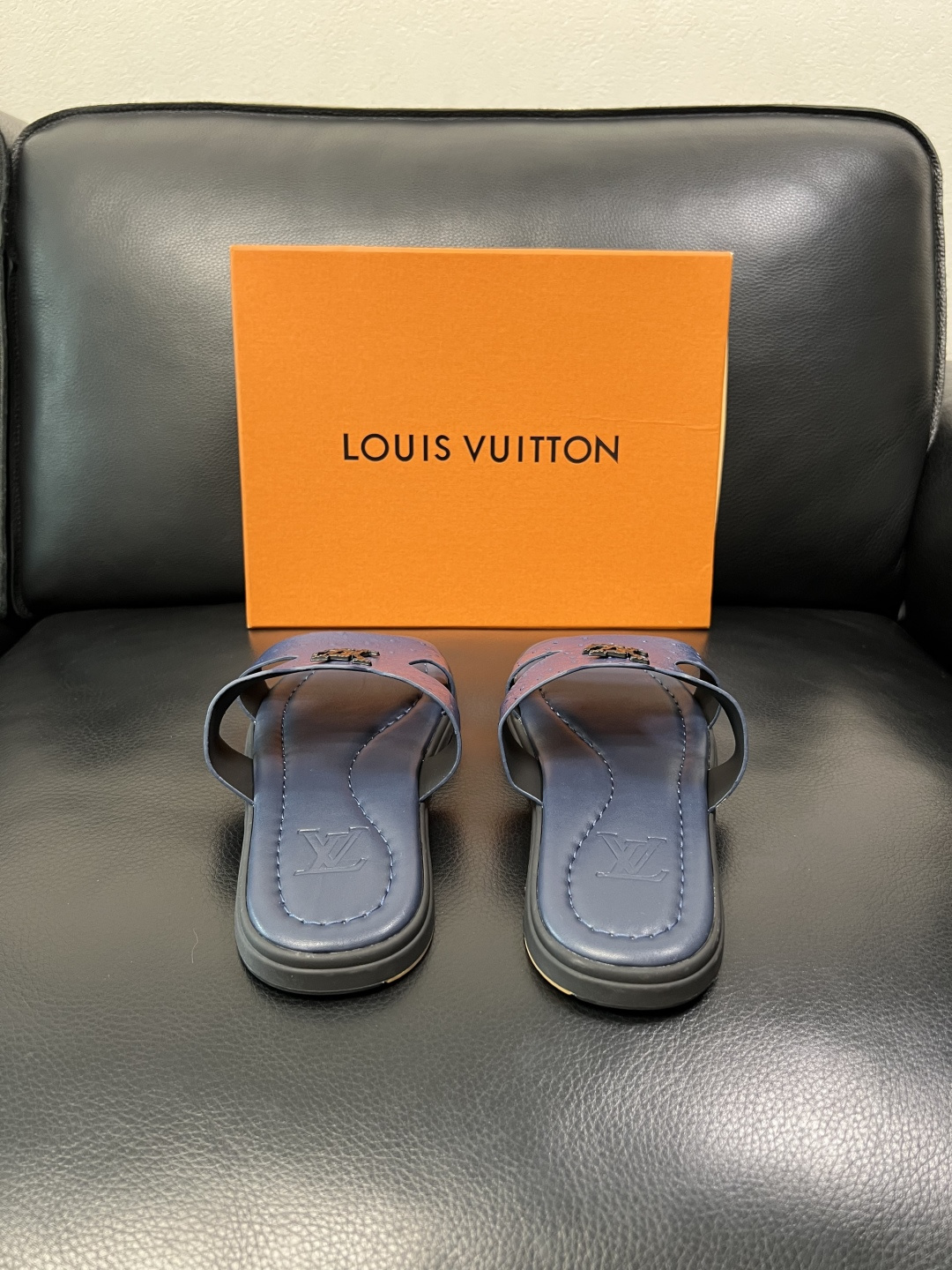 Lv 高品质 顶级工艺品 路易威登，拖鞋 专柜同步原厂配置，鞋面意大利进口，高品质拼接缤纷色彩复杂工艺品