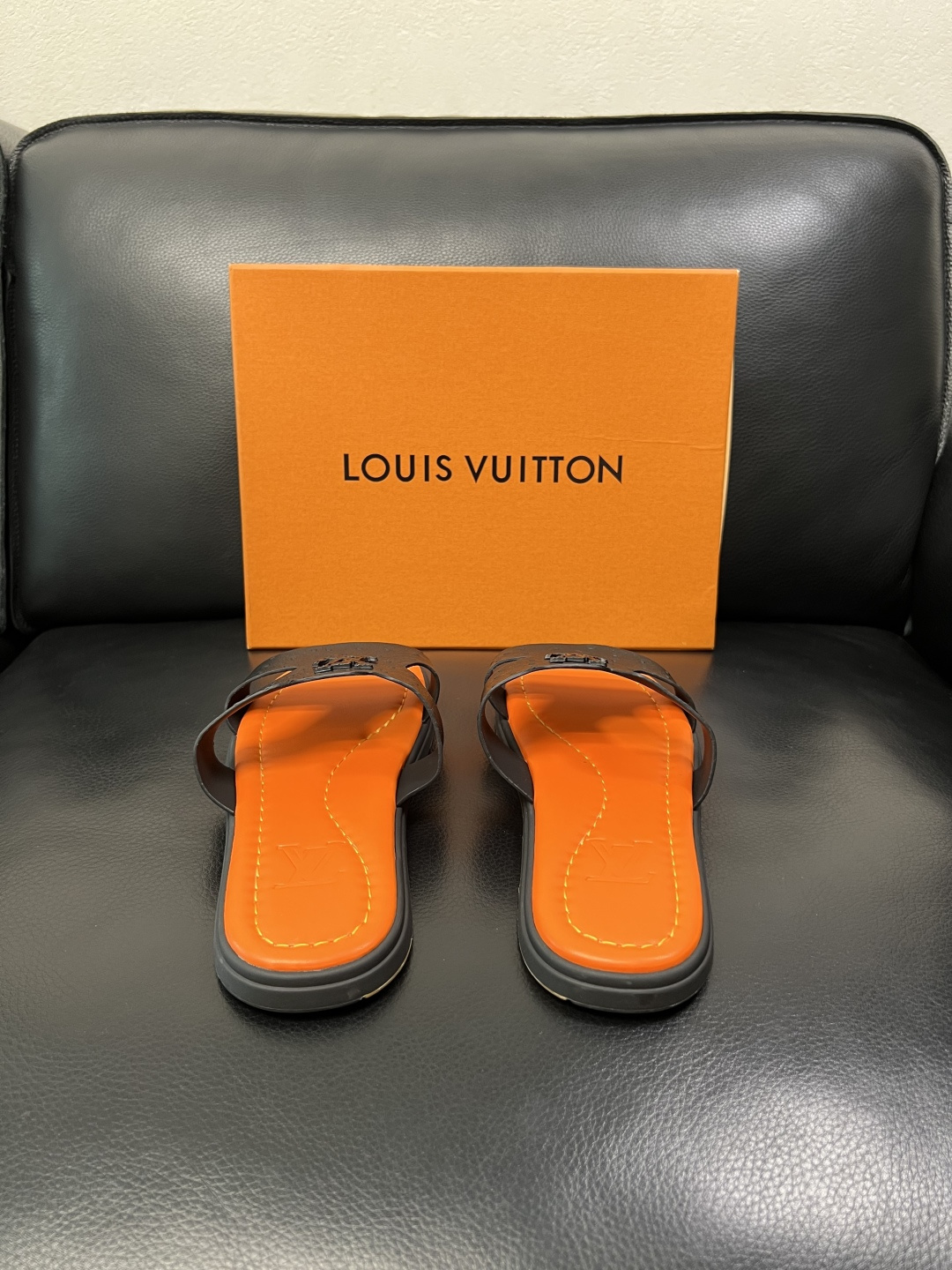 Lv 高品质 顶级工艺品 路易威登，拖鞋 专柜同步原厂配置，鞋面意大利进口，高品质拼接缤纷色彩复杂工艺品