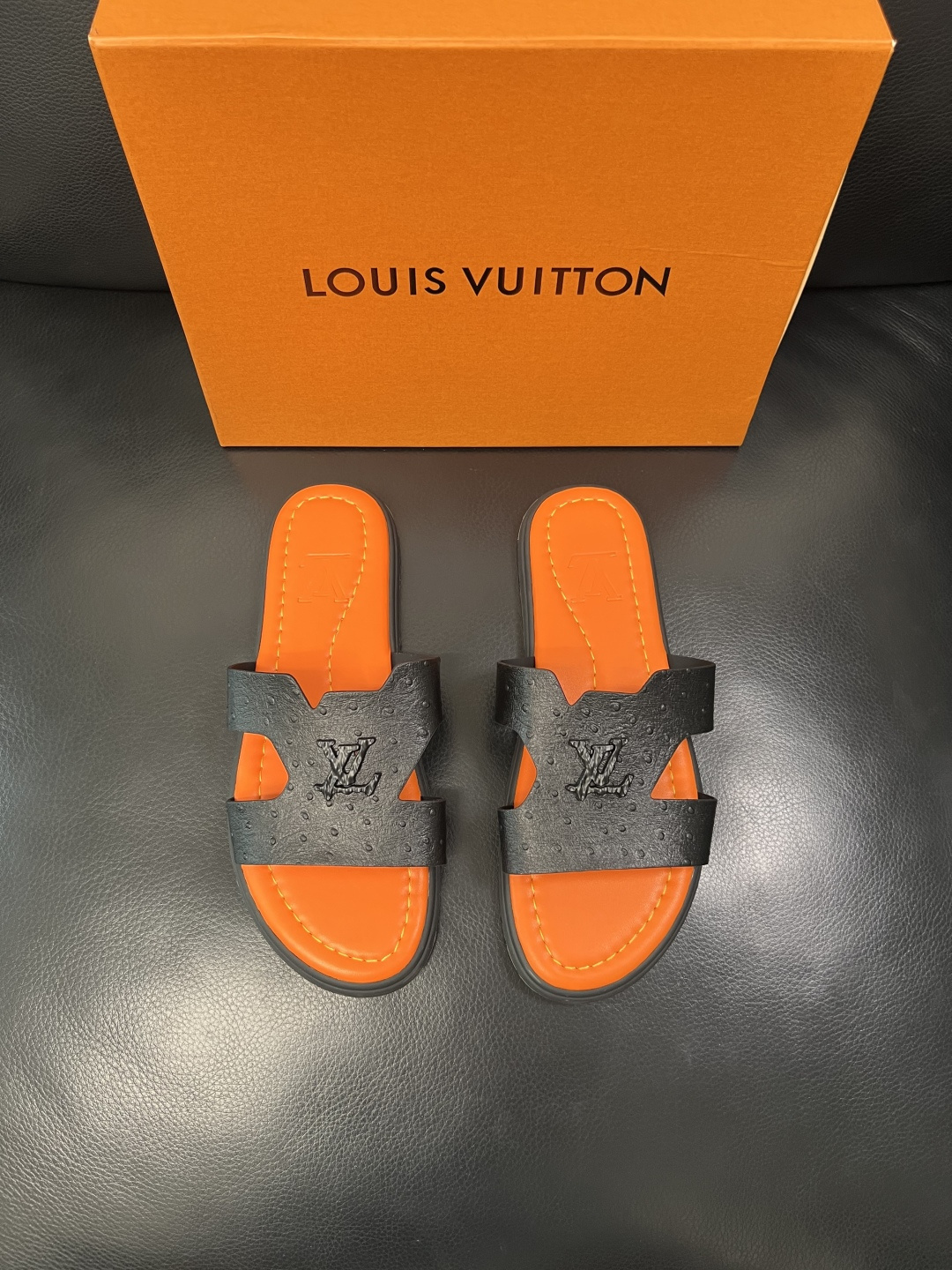 Lv 高品质 顶级工艺品 路易威登，拖鞋 专柜同步原厂配置，鞋面意大利进口，高品质拼接缤纷色彩复杂工艺品