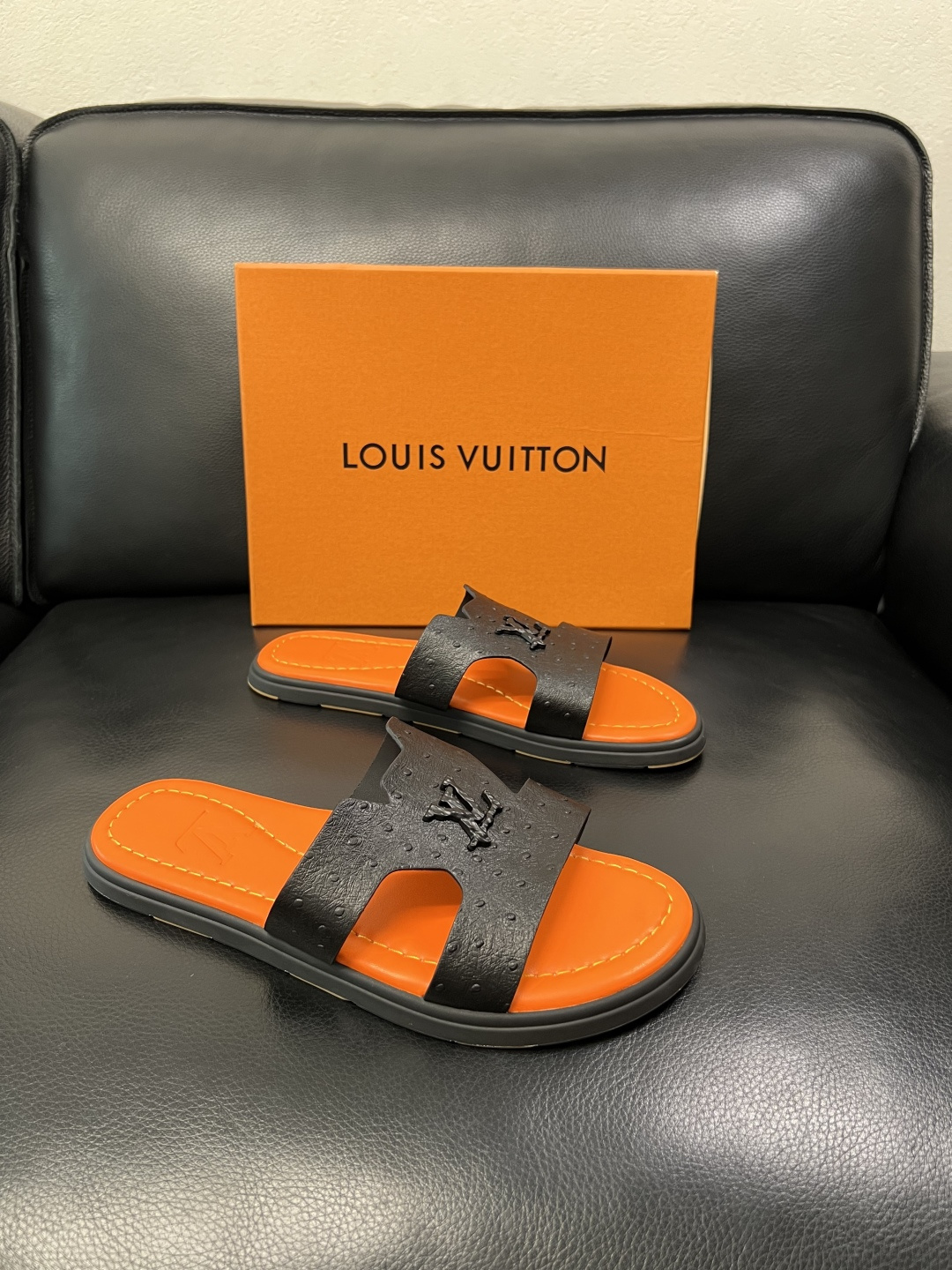 Lv 高品质 顶级工艺品 路易威登，拖鞋 专柜同步原厂配置，鞋面意大利进口，高品质拼接缤纷色彩复杂工艺品