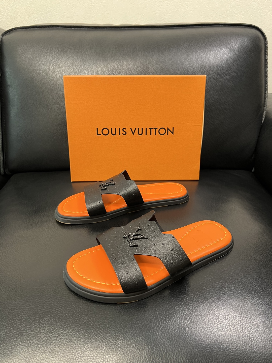 Lv 高品质 顶级工艺品 路易威登，拖鞋 专柜同步原厂配置，鞋面意大利进口，高品质拼接缤纷色彩复杂工艺品