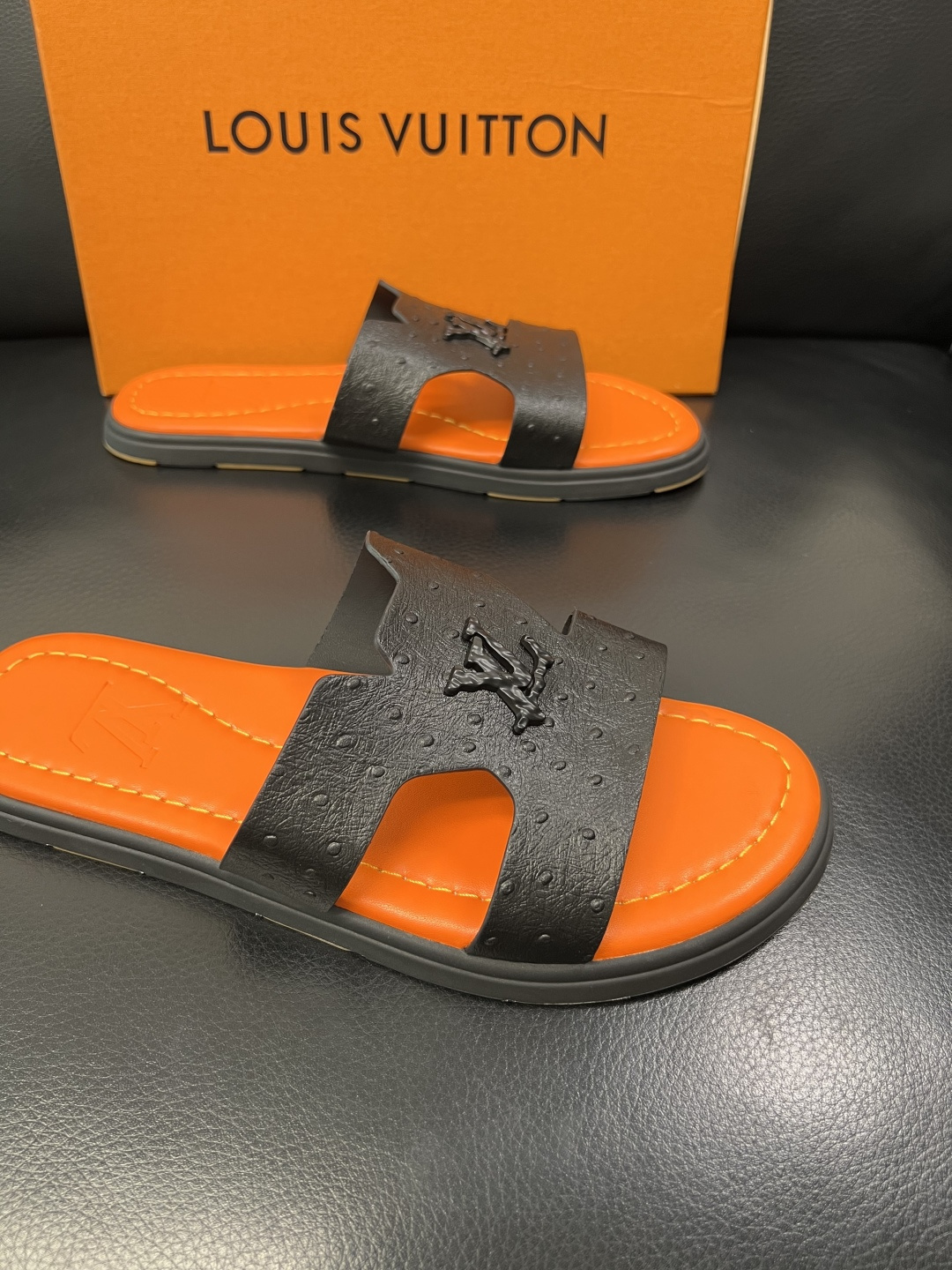 Lv 高品质 顶级工艺品 路易威登，拖鞋 专柜同步原厂配置，鞋面意大利进口，高品质拼接缤纷色彩复杂工艺品