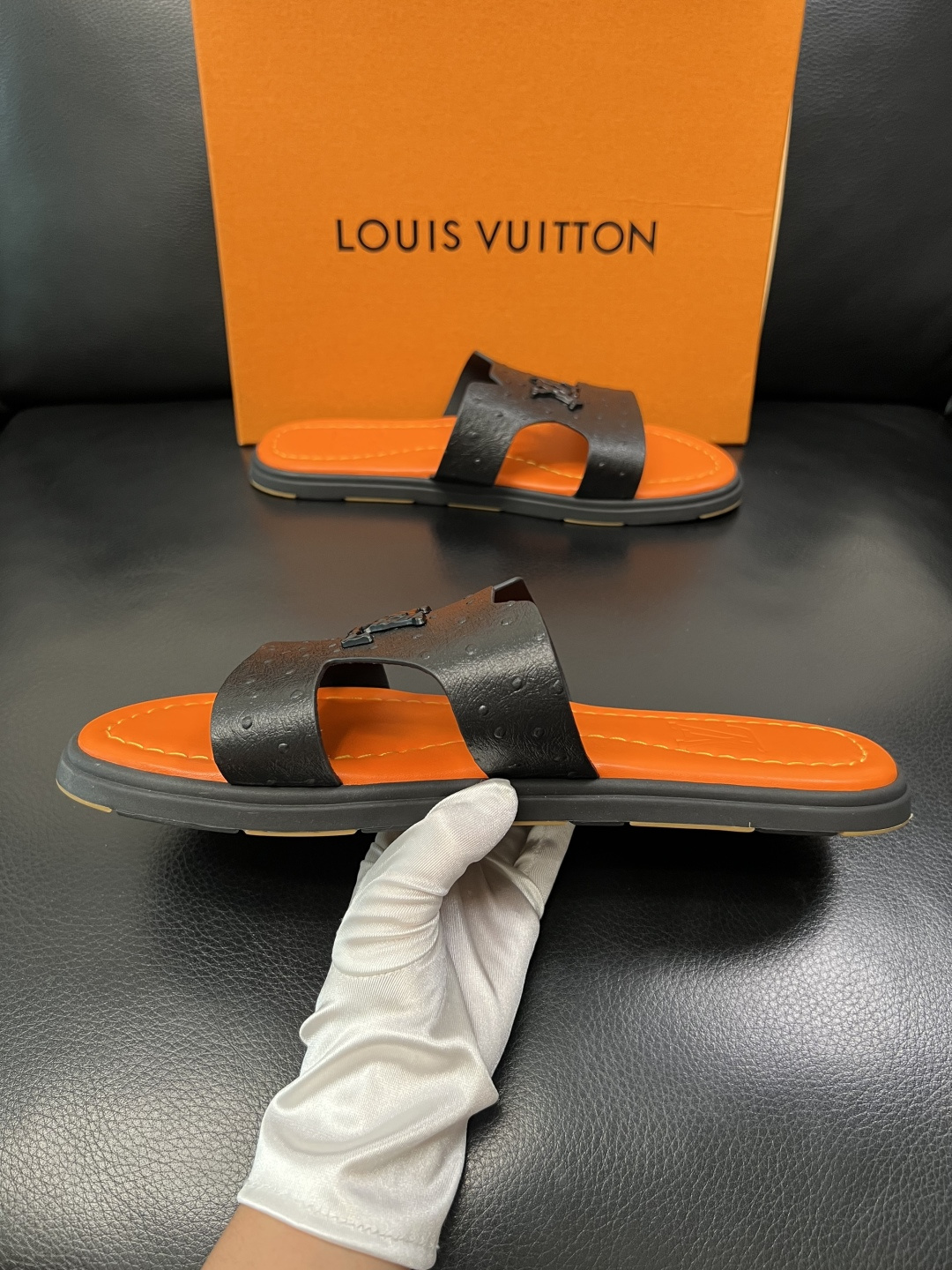 Lv 高品质 顶级工艺品 路易威登，拖鞋 专柜同步原厂配置，鞋面意大利进口，高品质拼接缤纷色彩复杂工艺品