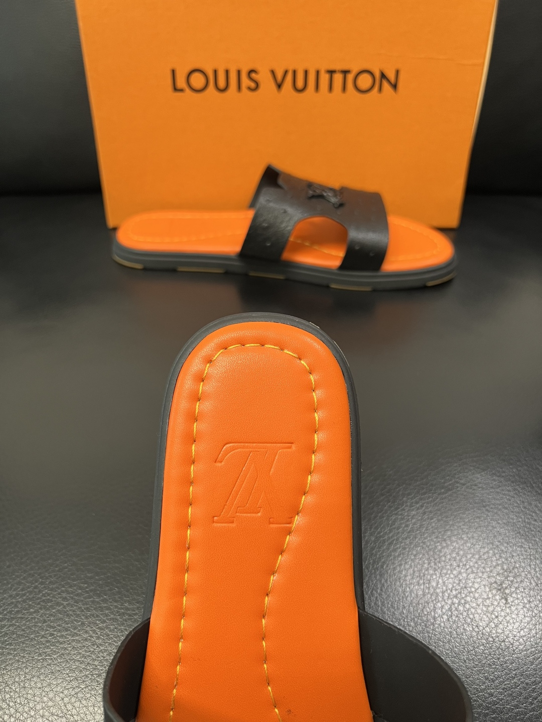 Lv 高品质 顶级工艺品 路易威登，拖鞋 专柜同步原厂配置，鞋面意大利进口，高品质拼接缤纷色彩复杂工艺品