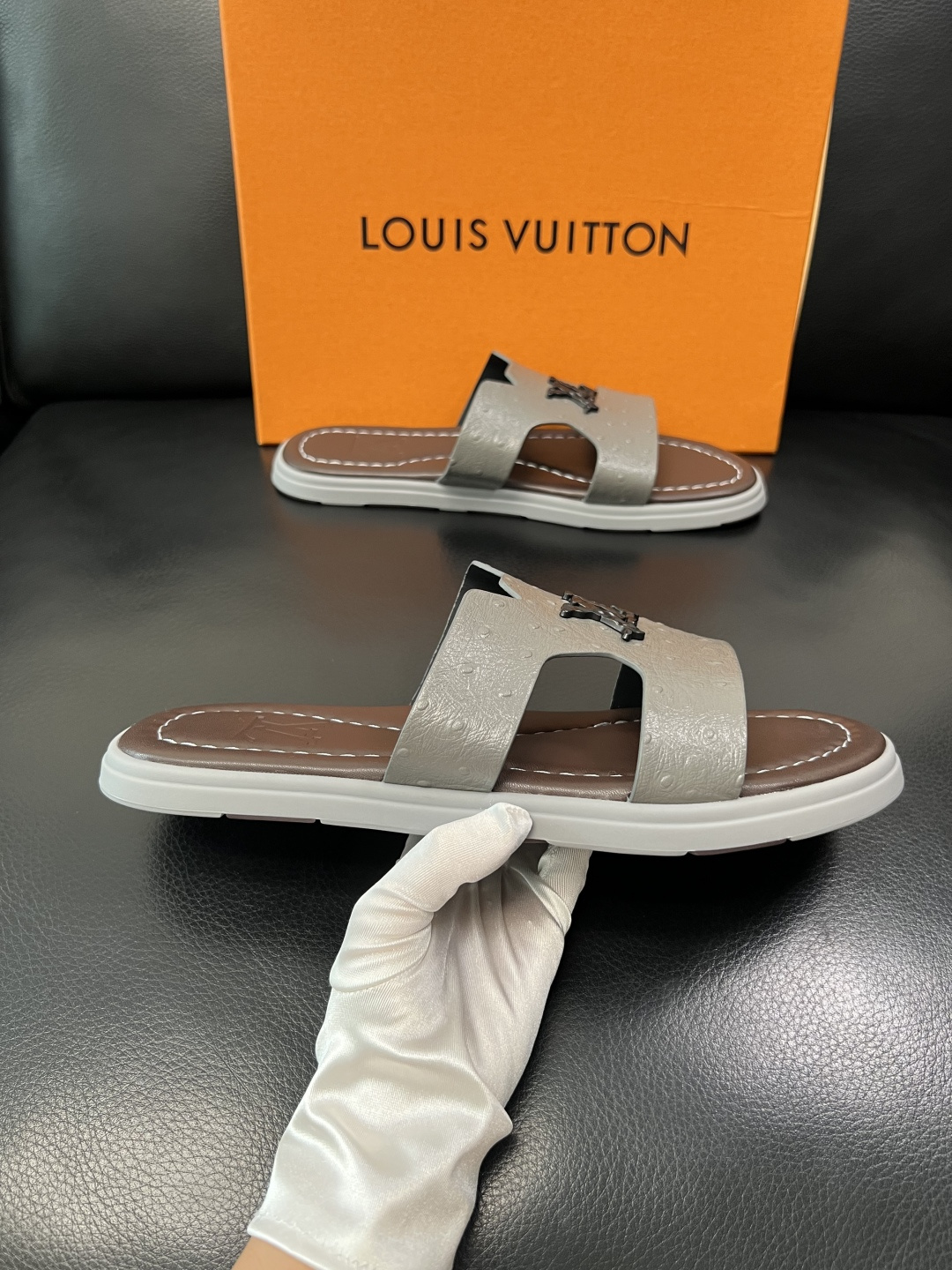 Lv 高品质 顶级工艺品 路易威登，拖鞋 专柜同步原厂配置，鞋面意大利进口，高品质拼接缤纷色彩复杂工艺品