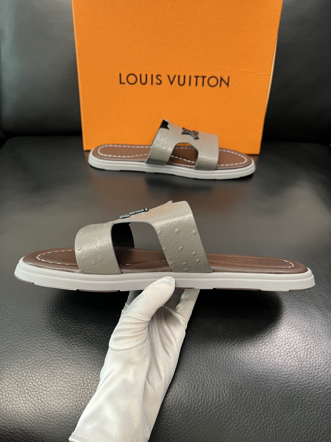 Lv 高品质 顶级工艺品 路易威登，拖鞋 专柜同步原厂配置，鞋面意大利进口，高品质拼接缤纷色彩复杂工艺品