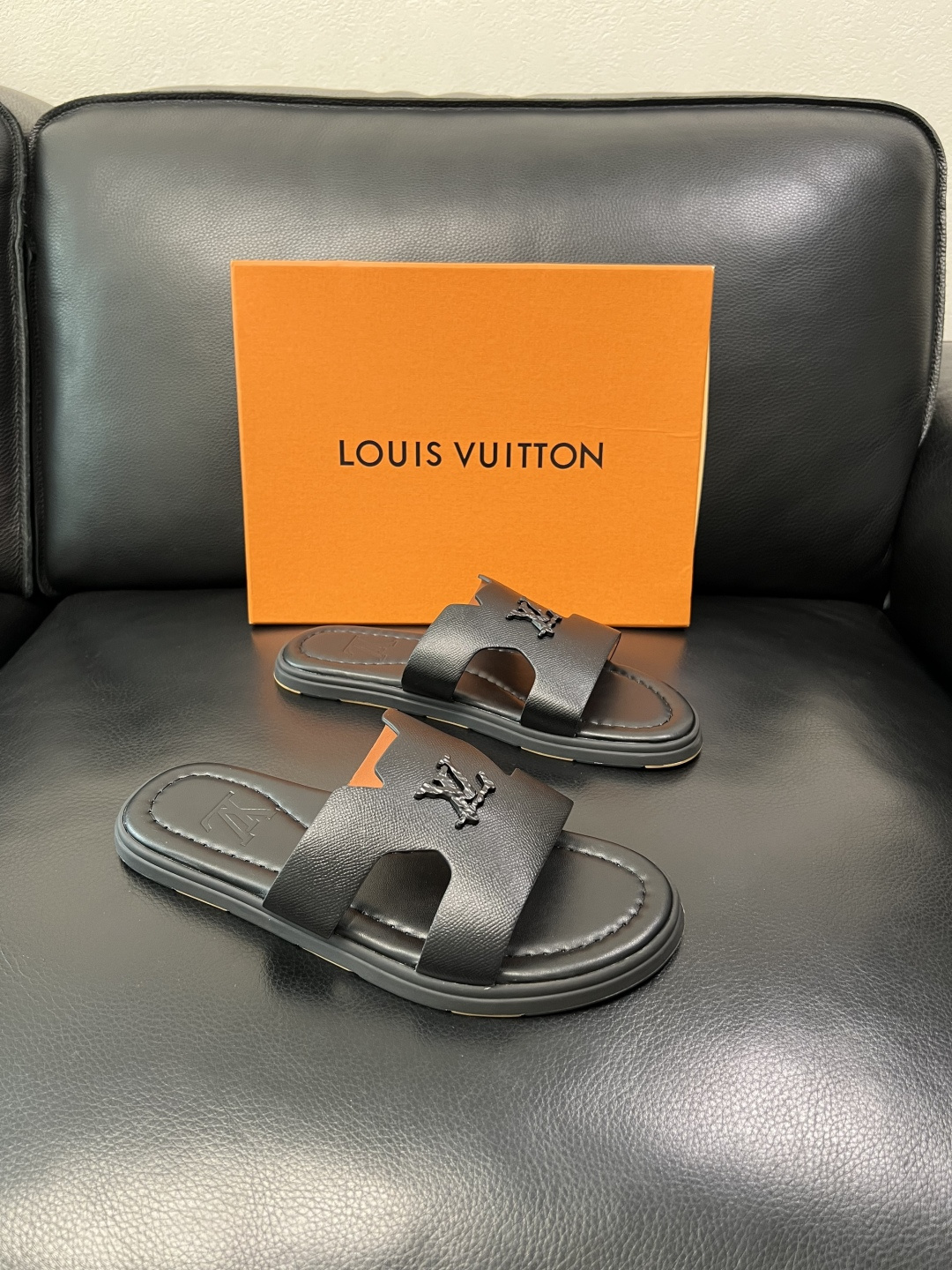 Lv 高品质 顶级工艺品 路易威登，拖鞋 专柜同步原厂配置，鞋面意大利进口，高品质拼接缤纷色彩复杂工艺品