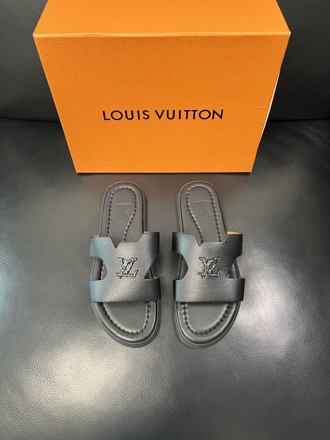 Lv 高品质 顶级工艺品 路易威登，拖鞋 专柜同步原厂配置，鞋面意大利进口，高品质拼接缤纷色彩复杂工艺品