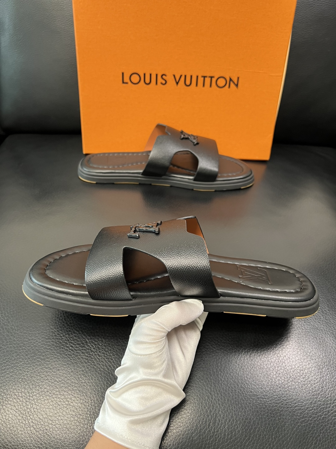 Lv 高品质 顶级工艺品 路易威登，拖鞋 专柜同步原厂配置，鞋面意大利进口，高品质拼接缤纷色彩复杂工艺品