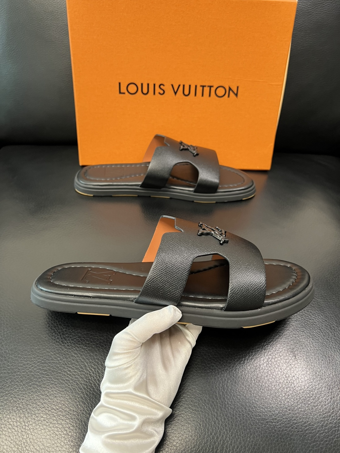 Lv 高品质 顶级工艺品 路易威登，拖鞋 专柜同步原厂配置，鞋面意大利进口，高品质拼接缤纷色彩复杂工艺品