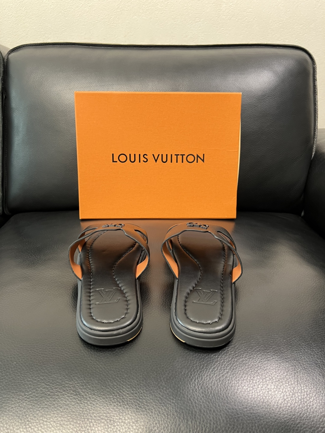 Lv 高品质 顶级工艺品 路易威登，拖鞋 专柜同步原厂配置，鞋面意大利进口，高品质拼接缤纷色彩复杂工艺品