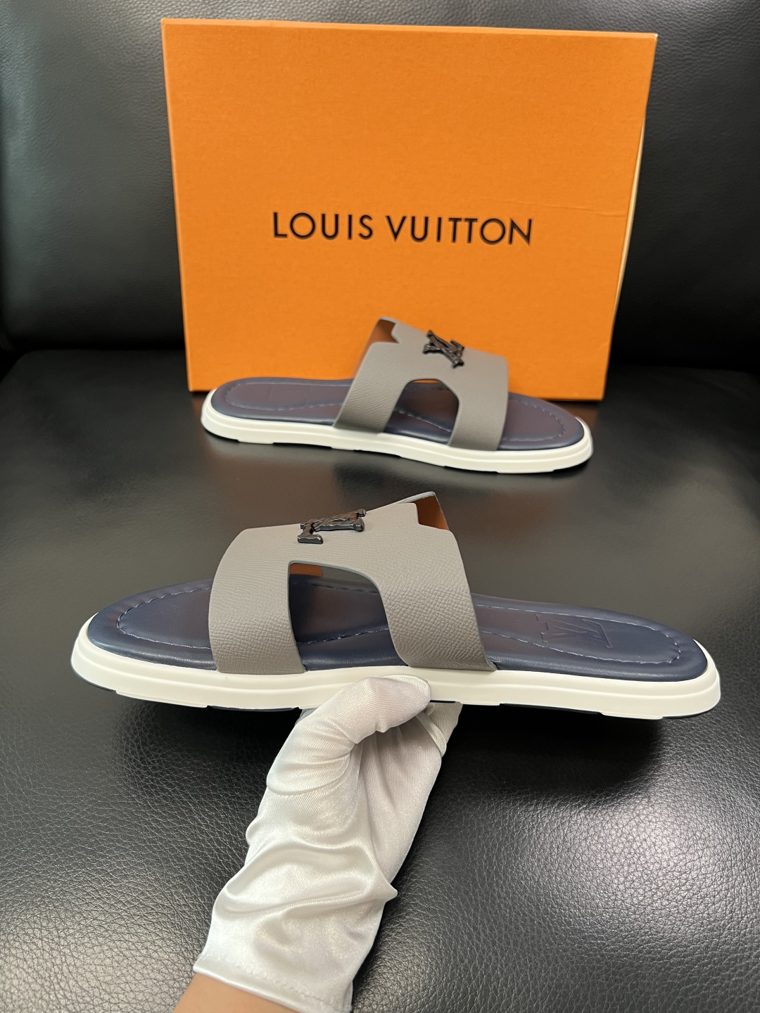 Lv 高品质 顶级工艺品 路易威登，拖鞋 专柜同步原厂配置，鞋面意大利进口，高品质拼接缤纷色彩复杂工艺品