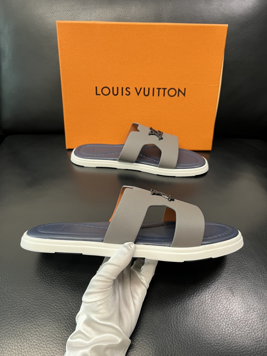 Lv 高品质 顶级工艺品 路易威登，拖鞋 专柜同步原厂配置，鞋面意大利进口，高品质拼接缤纷色彩复杂工艺品