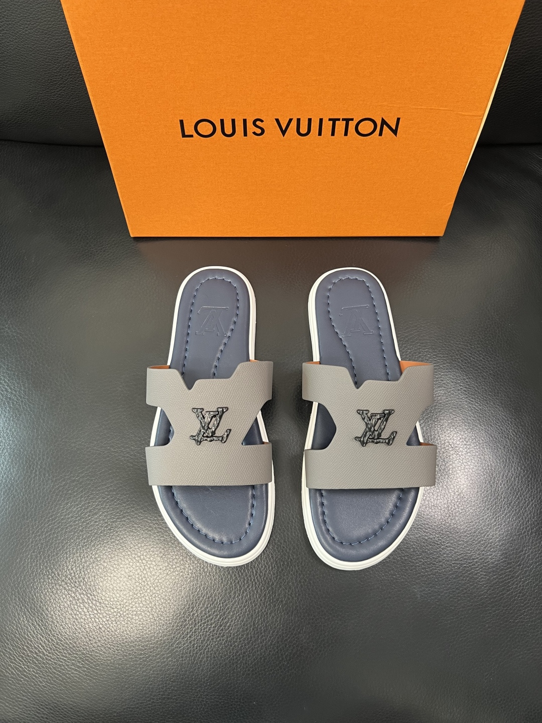 Lv 高品质 顶级工艺品 路易威登，拖鞋 专柜同步原厂配置，鞋面意大利进口，高品质拼接缤纷色彩复杂工艺品