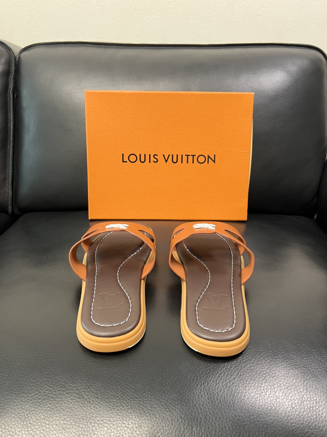 Lv 高品质 顶级工艺品 路易威登，拖鞋 专柜同步原厂配置，鞋面意大利进口，高品质拼接缤纷色彩复杂工艺品