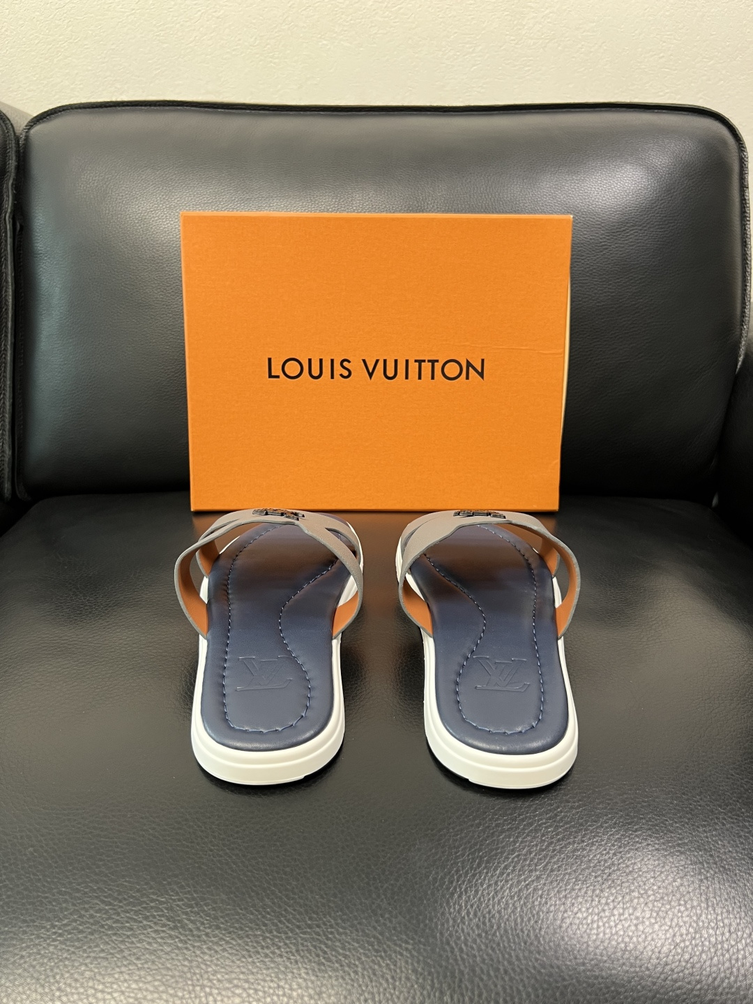 Lv 高品质 顶级工艺品 路易威登，拖鞋 专柜同步原厂配置，鞋面意大利进口，高品质拼接缤纷色彩复杂工艺品