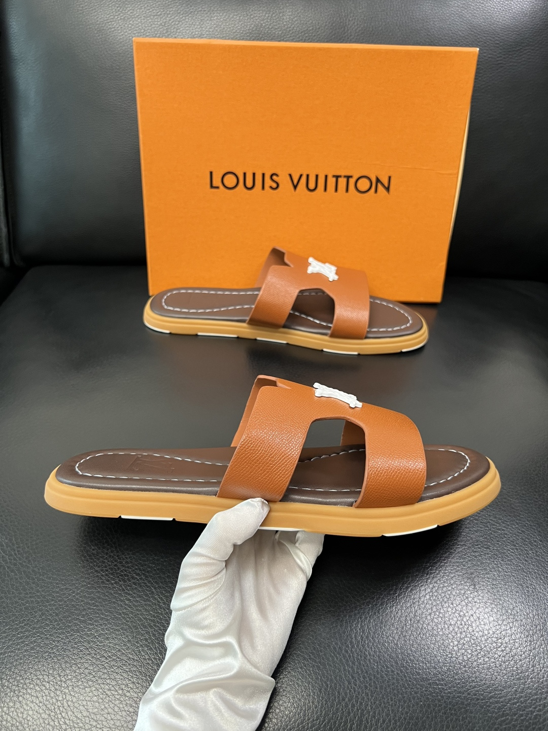 Lv 高品质 顶级工艺品 路易威登，拖鞋 专柜同步原厂配置，鞋面意大利进口，高品质拼接缤纷色彩复杂工艺品