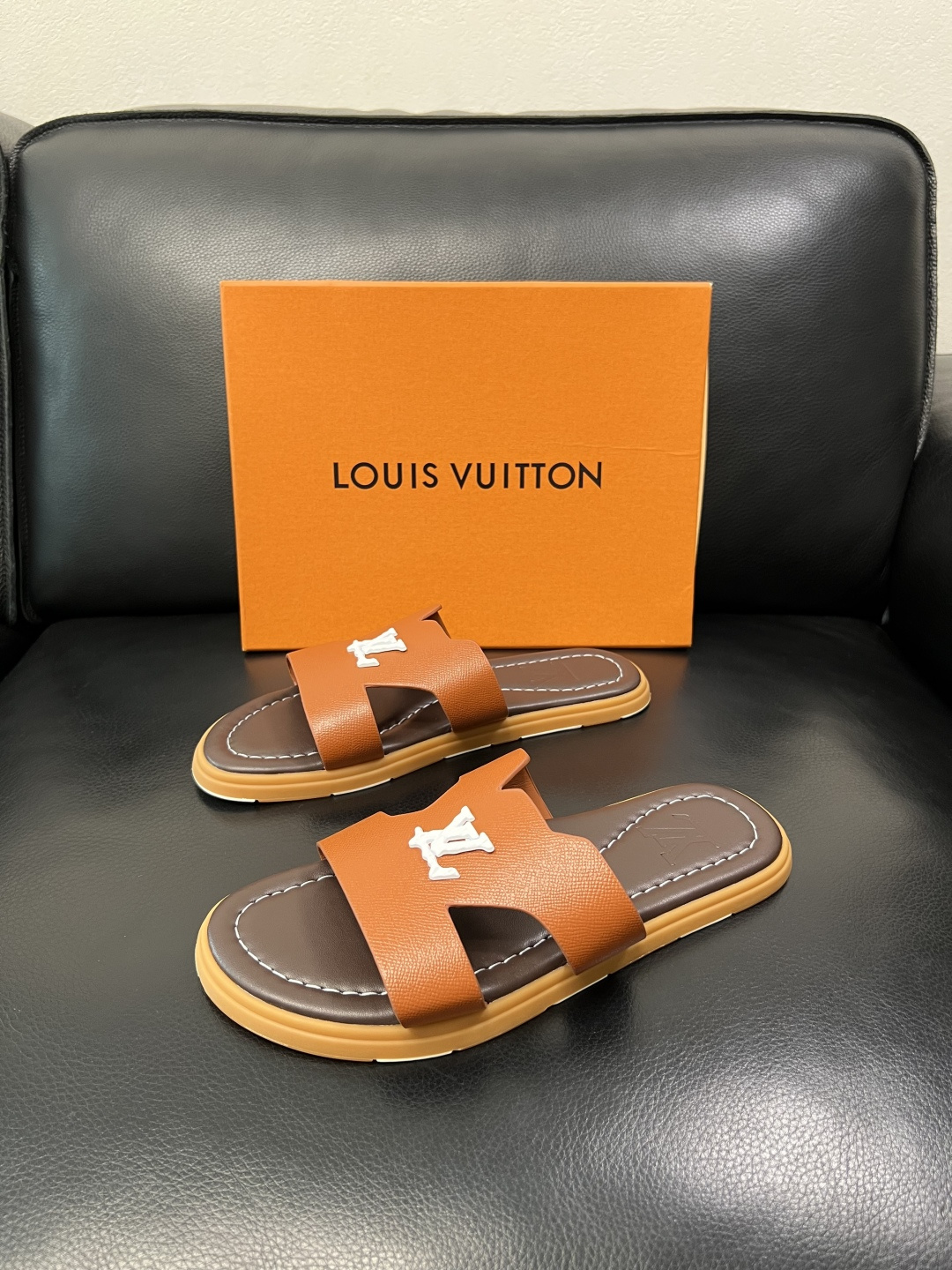 Lv 高品质 顶级工艺品 路易威登，拖鞋 专柜同步原厂配置，鞋面意大利进口，高品质拼接缤纷色彩复杂工艺品