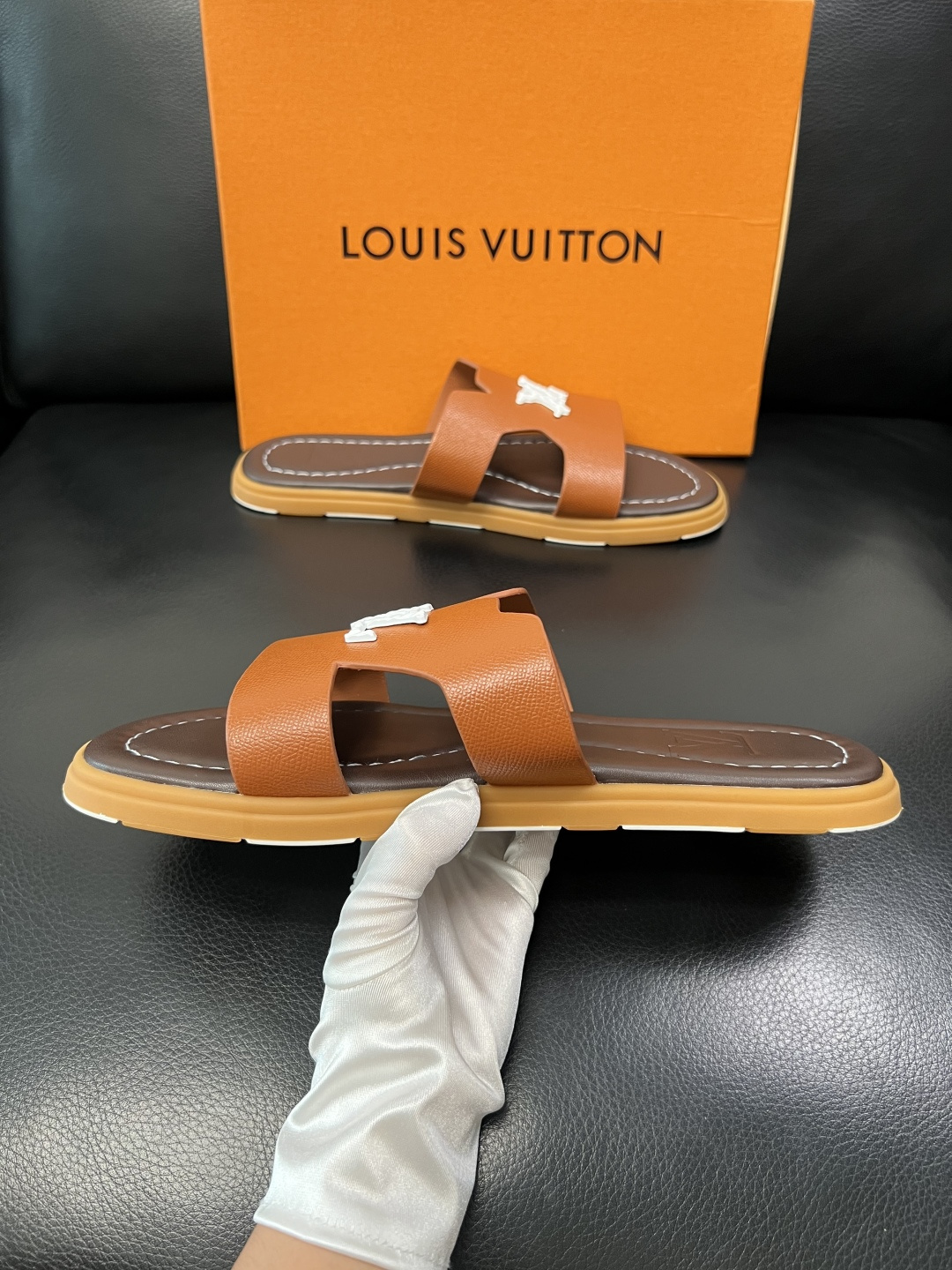 Lv 高品质 顶级工艺品 路易威登，拖鞋 专柜同步原厂配置，鞋面意大利进口，高品质拼接缤纷色彩复杂工艺品