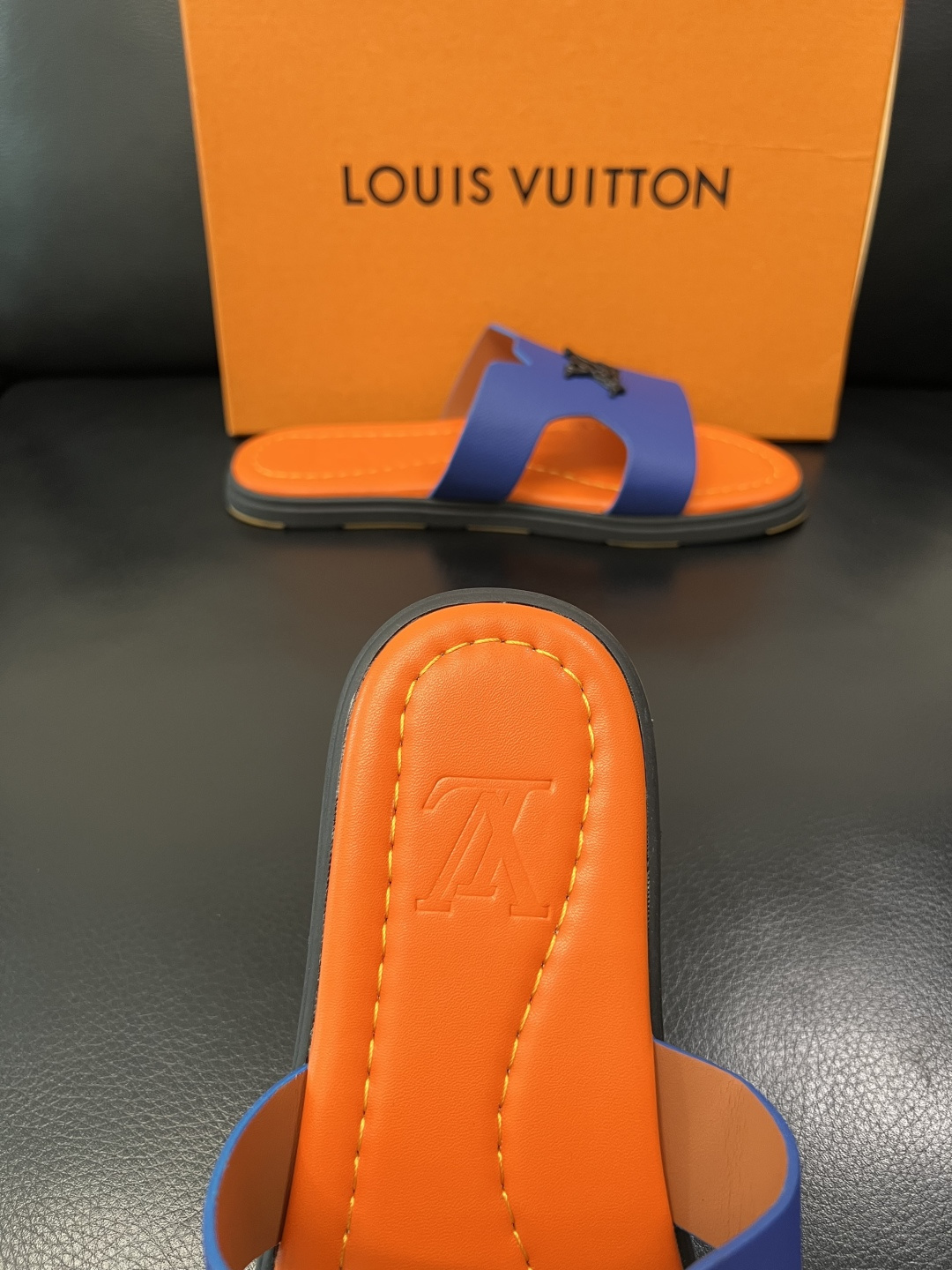 Lv 高品质 顶级工艺品 路易威登，拖鞋 专柜同步原厂配置，鞋面意大利进口，高品质拼接缤纷色彩复杂工艺品