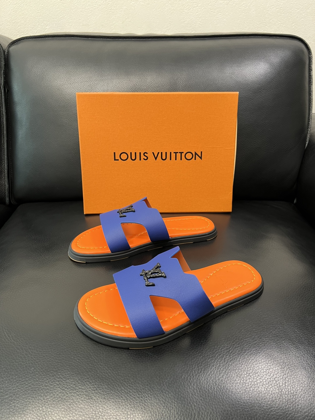 Lv 高品质 顶级工艺品 路易威登，拖鞋 专柜同步原厂配置，鞋面意大利进口，高品质拼接缤纷色彩复杂工艺品